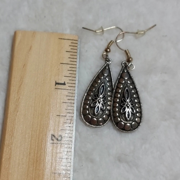 Vintage Silver Tear Drop Earrings with circular and‎ floral designs - Picture 3 of 7
